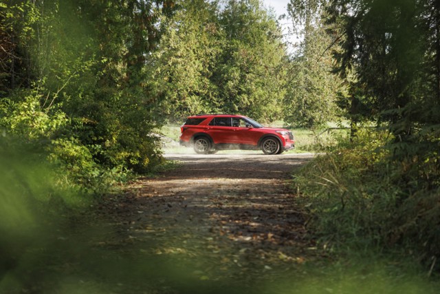 Ford Explorer photo 9