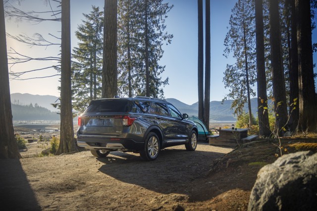 Ford Explorer photo 11