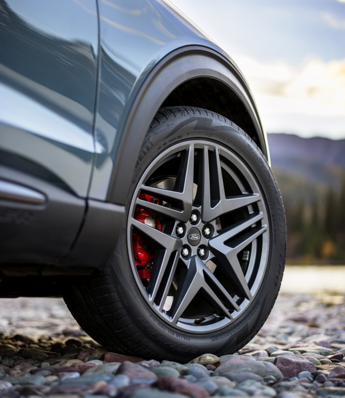 Ford Explorer photo 17