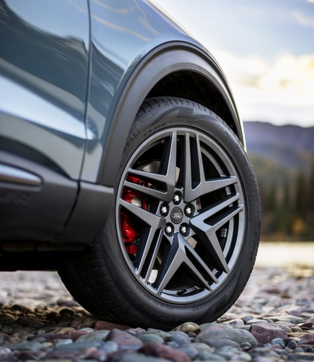 Ford Explorer photo 17