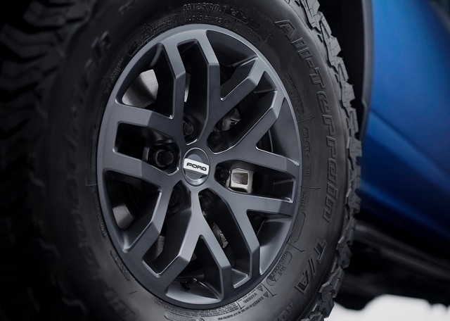 Ford F-150 Raptor photo 17