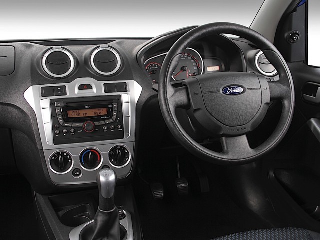 Ford Figo photo 19