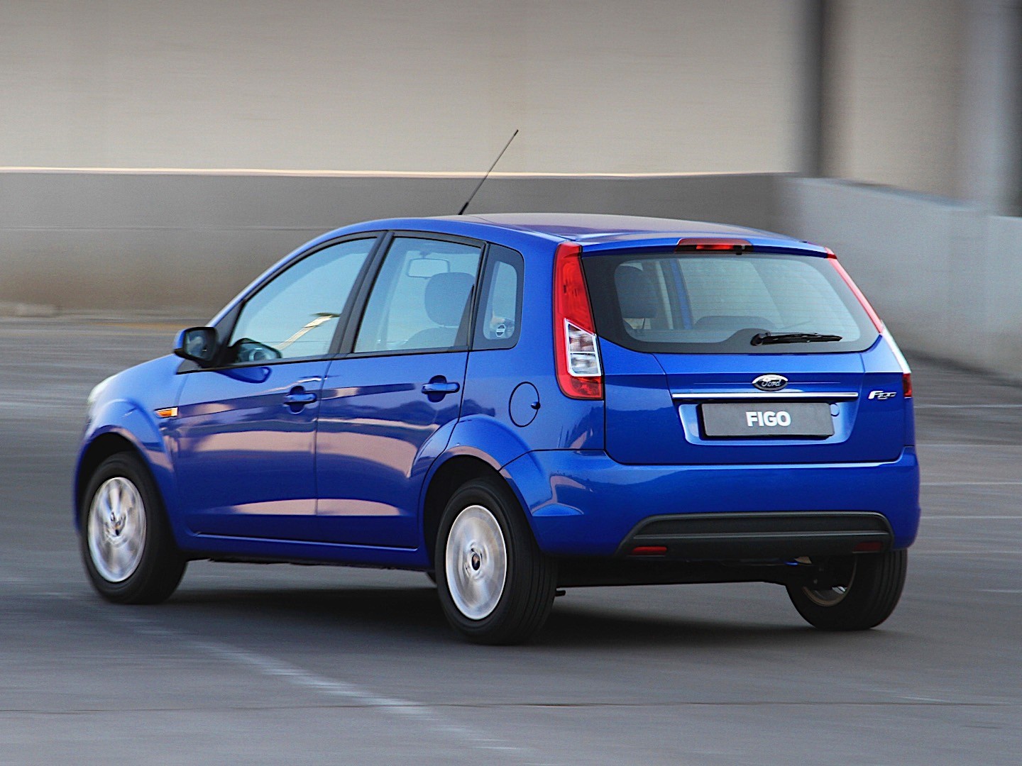 Ford Figo photo 7