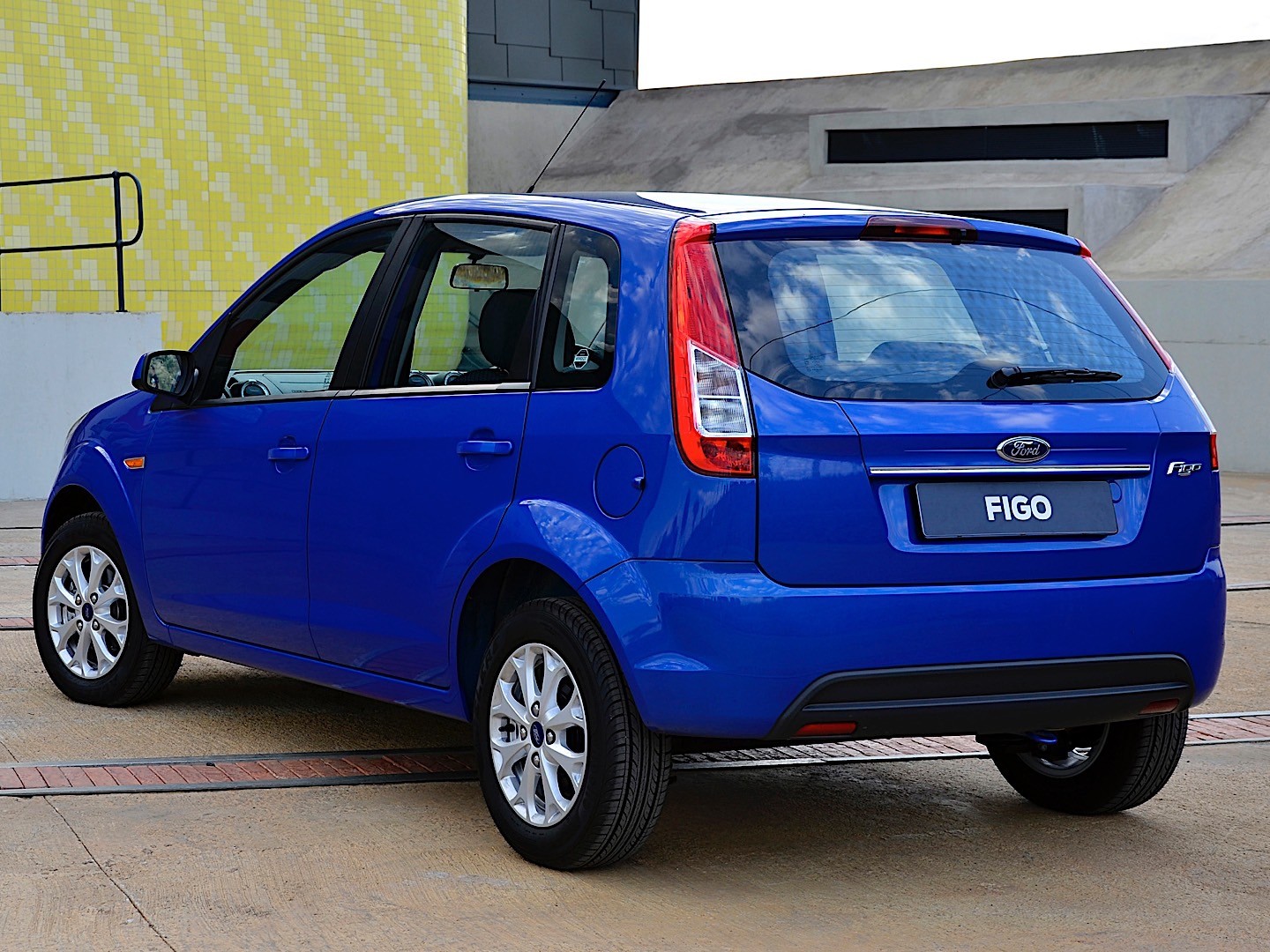 Ford Figo photo 11