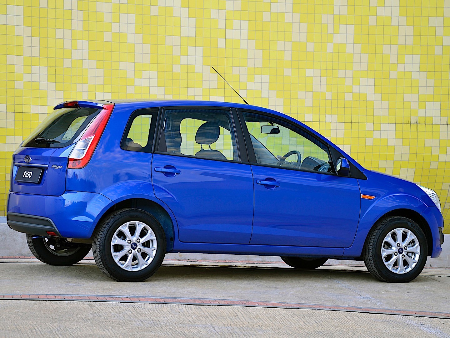 Ford Figo photo 13