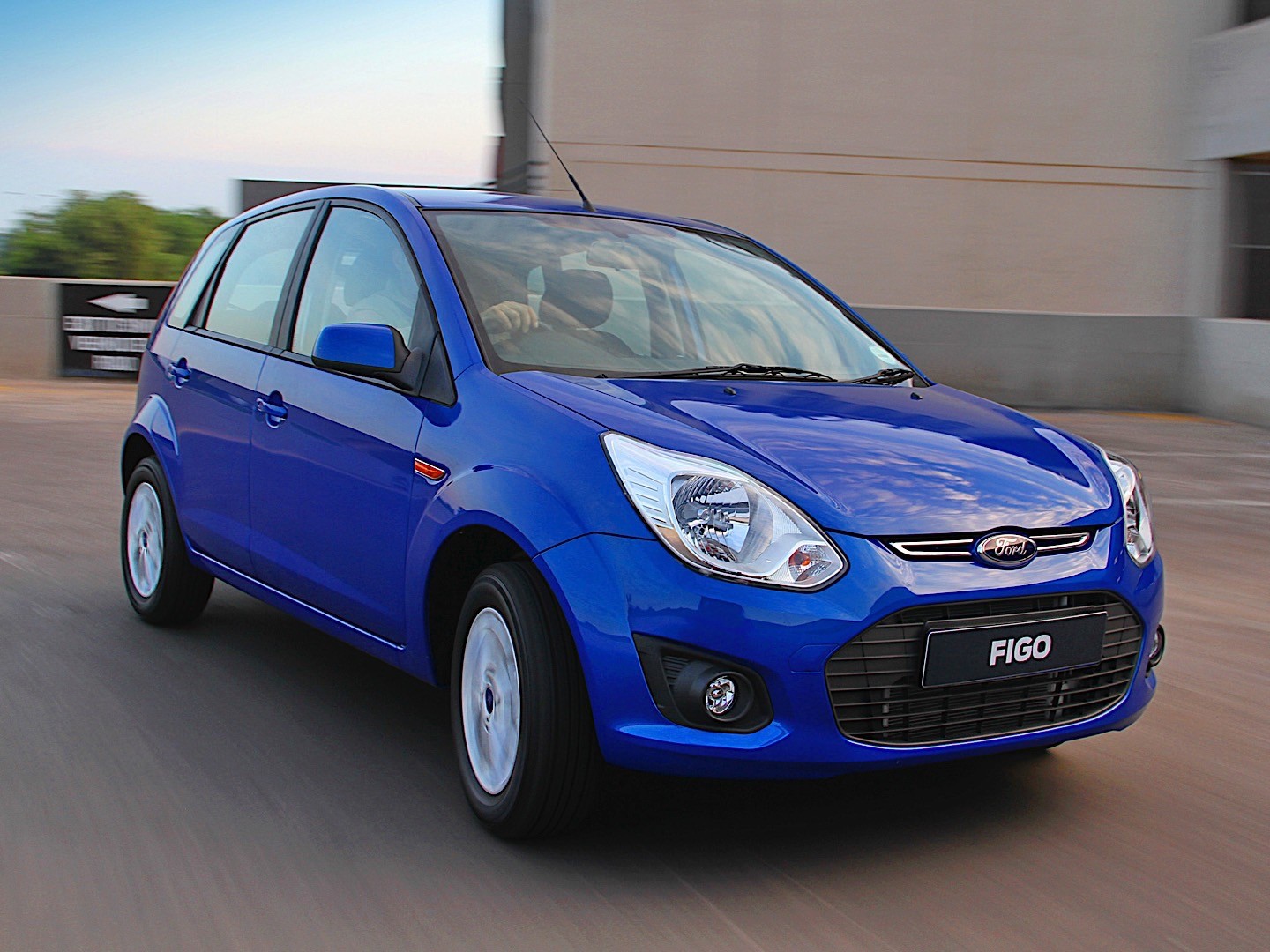 Ford Figo photo 5