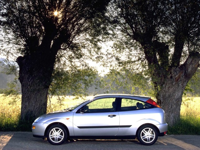 Ford Focus 3 Doors photo 9
