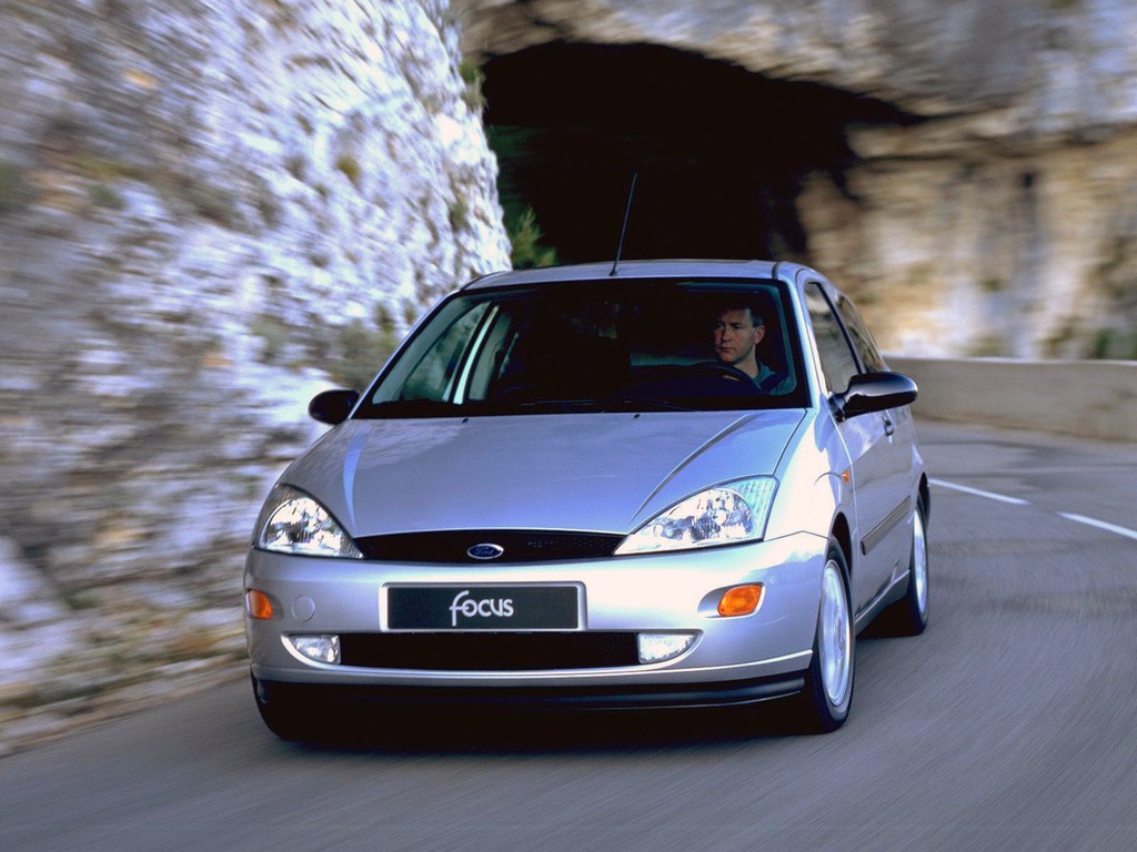 Ford Focus 3 Doors photo 12