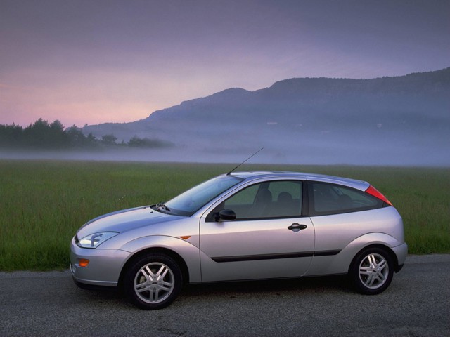 Ford Focus 3 Doors photo 19