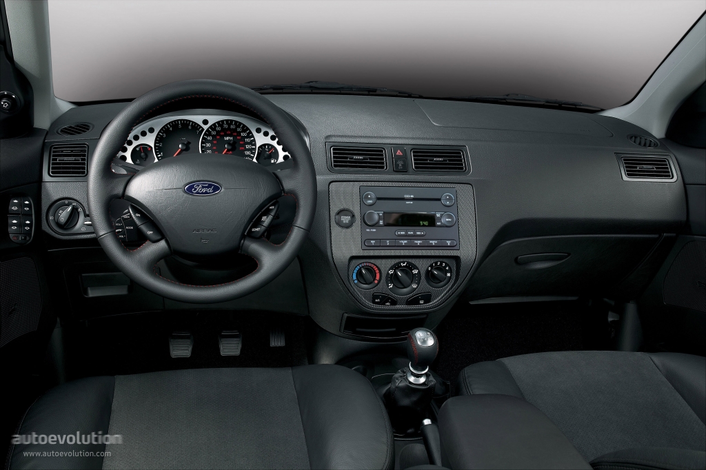 Ford Focus 3 Doors photo 7