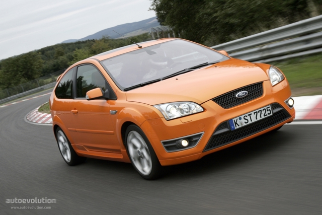 Ford Focus 3 Doors Foto 2