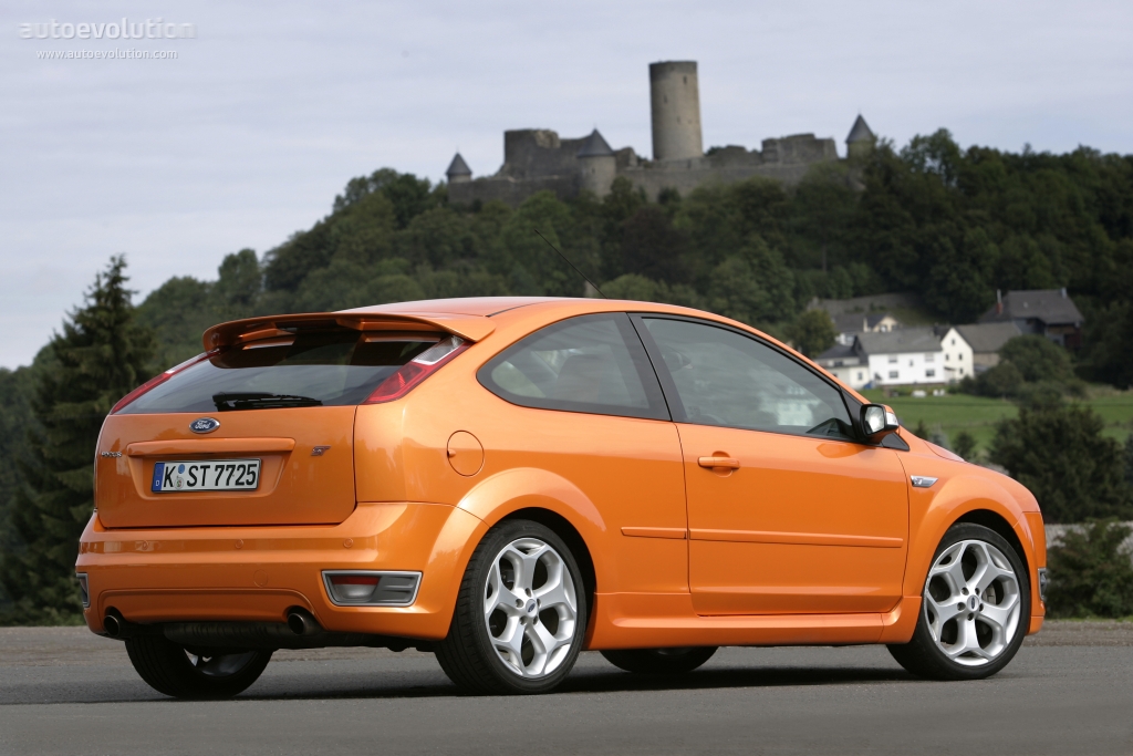 Ford Focus 3 Doors photo 3