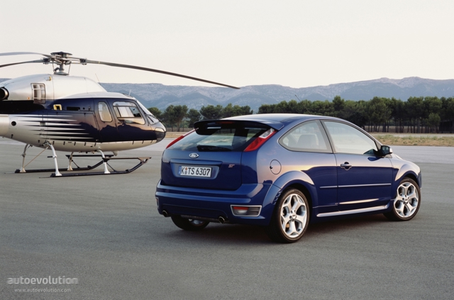 Ford Focus 3 Doors Foto 4