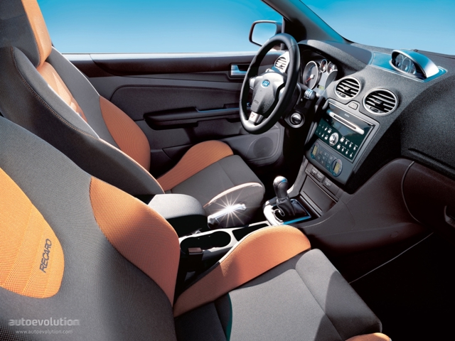 Ford Focus 3 Doors Foto 5