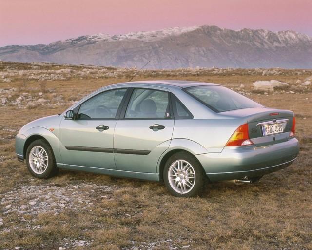 Ford Focus Sedan foto 6