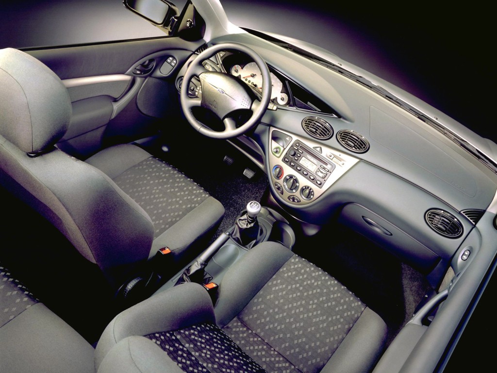 Ford Focus Sedan photo 10