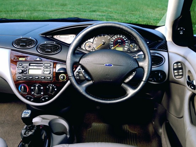 Ford Focus Sedan foto 11