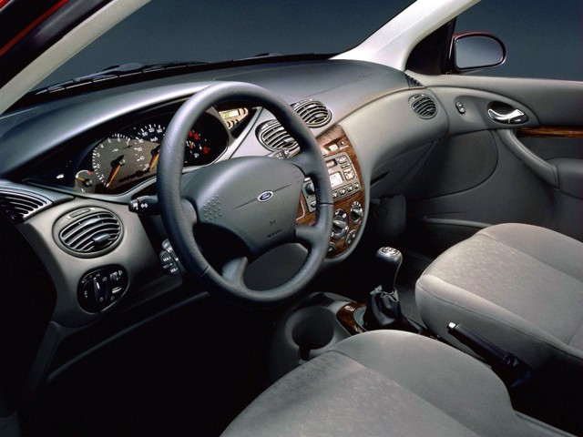 Ford Focus Sedan foto 12