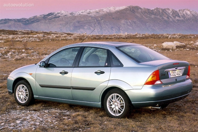 Ford Focus Sedan photo 2