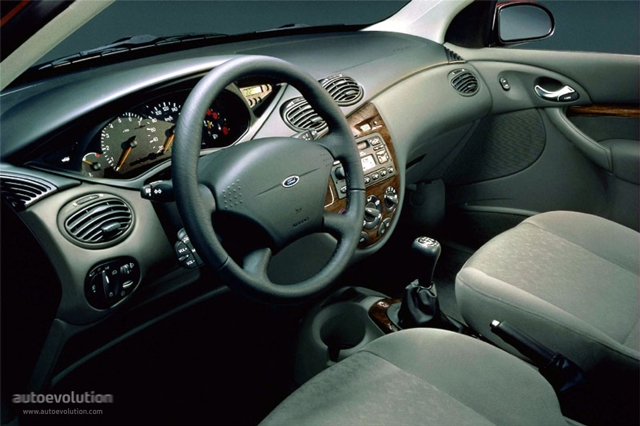 Ford Focus Sedan photo 3