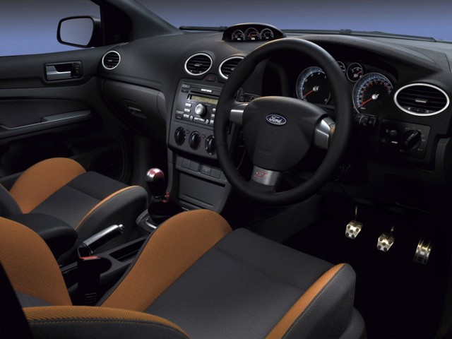 Ford Focus Sedan foto 27
