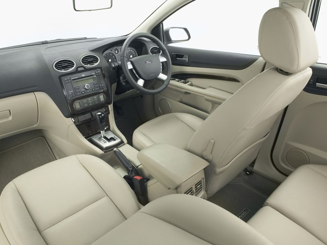 Ford Focus Sedan foto 29