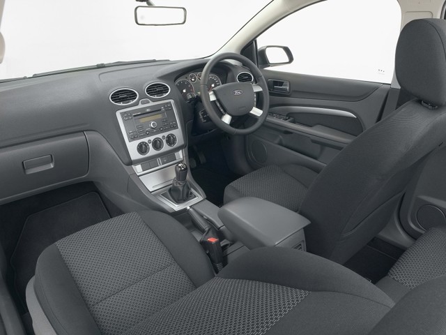 Ford Focus Sedan foto 30