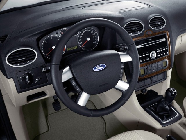 Ford Focus Sedan foto 20