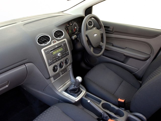 Ford Focus Sedan foto 22