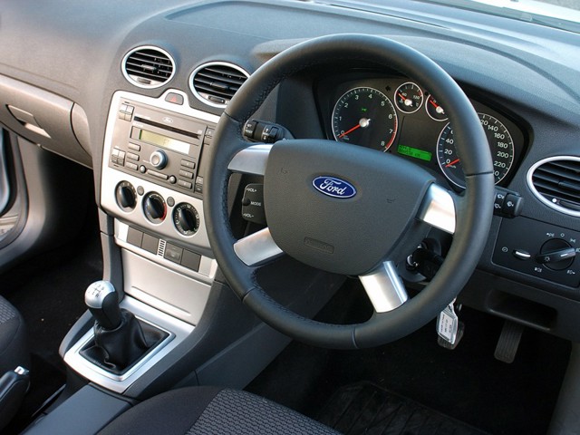 Ford Focus Sedan foto 23
