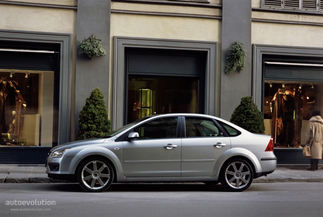 Ford Focus Sedan foto 3