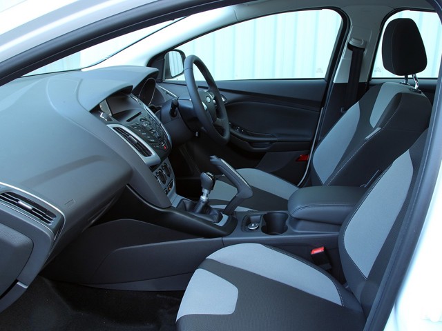 Ford Focus Sedan Foto 45