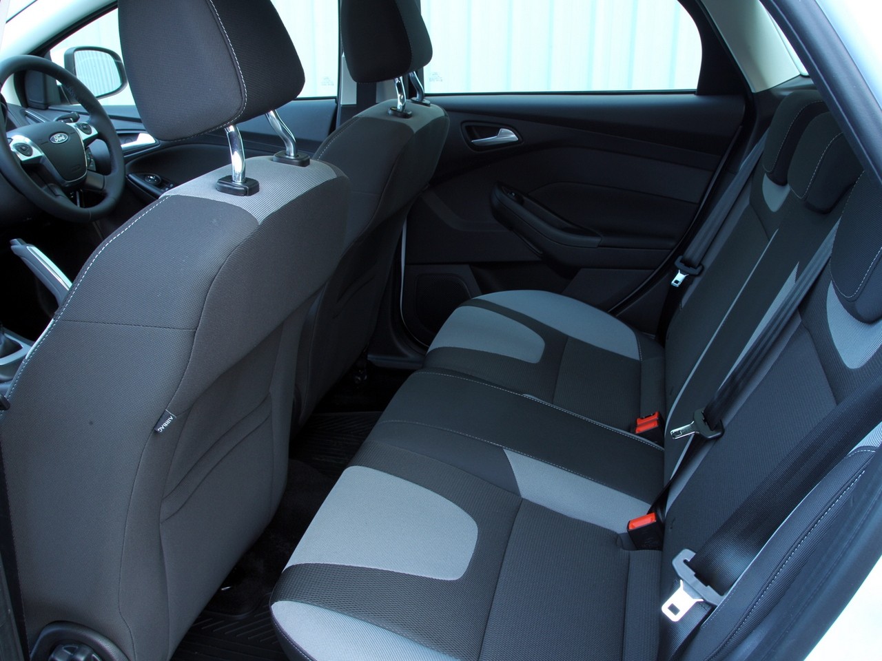 Ford Focus Sedan photo 46