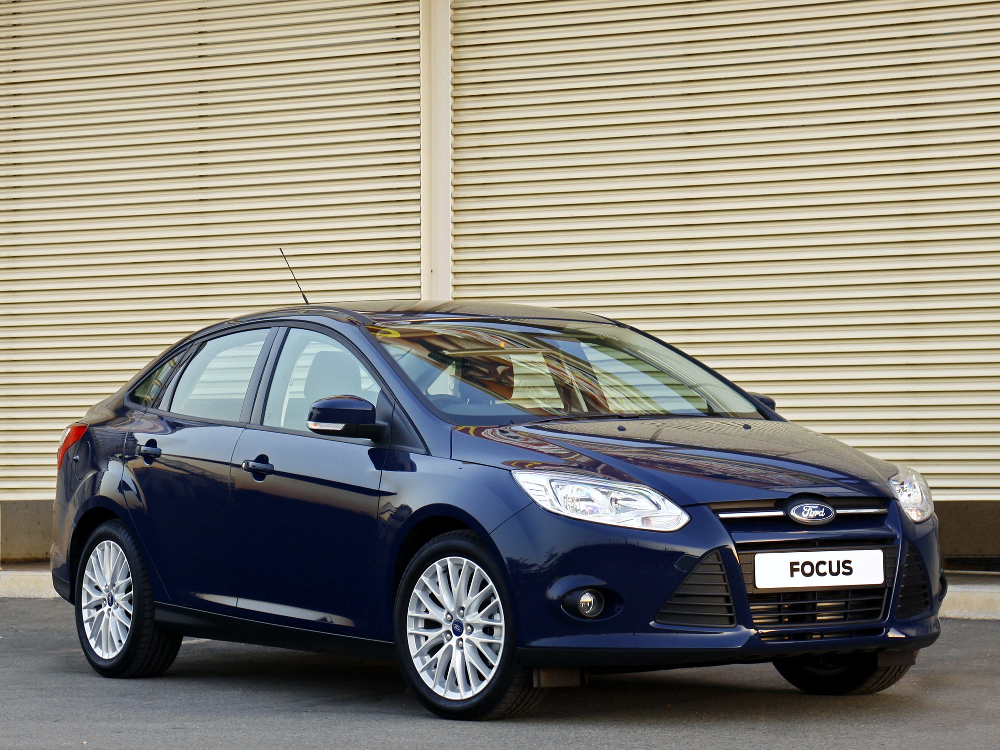 Ford Focus Sedan photo 11