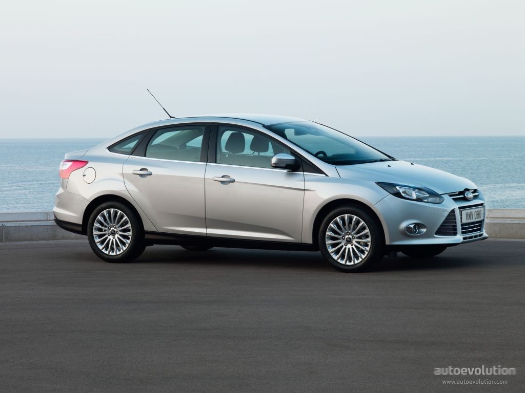 Ford Focus Sedan photo 3
