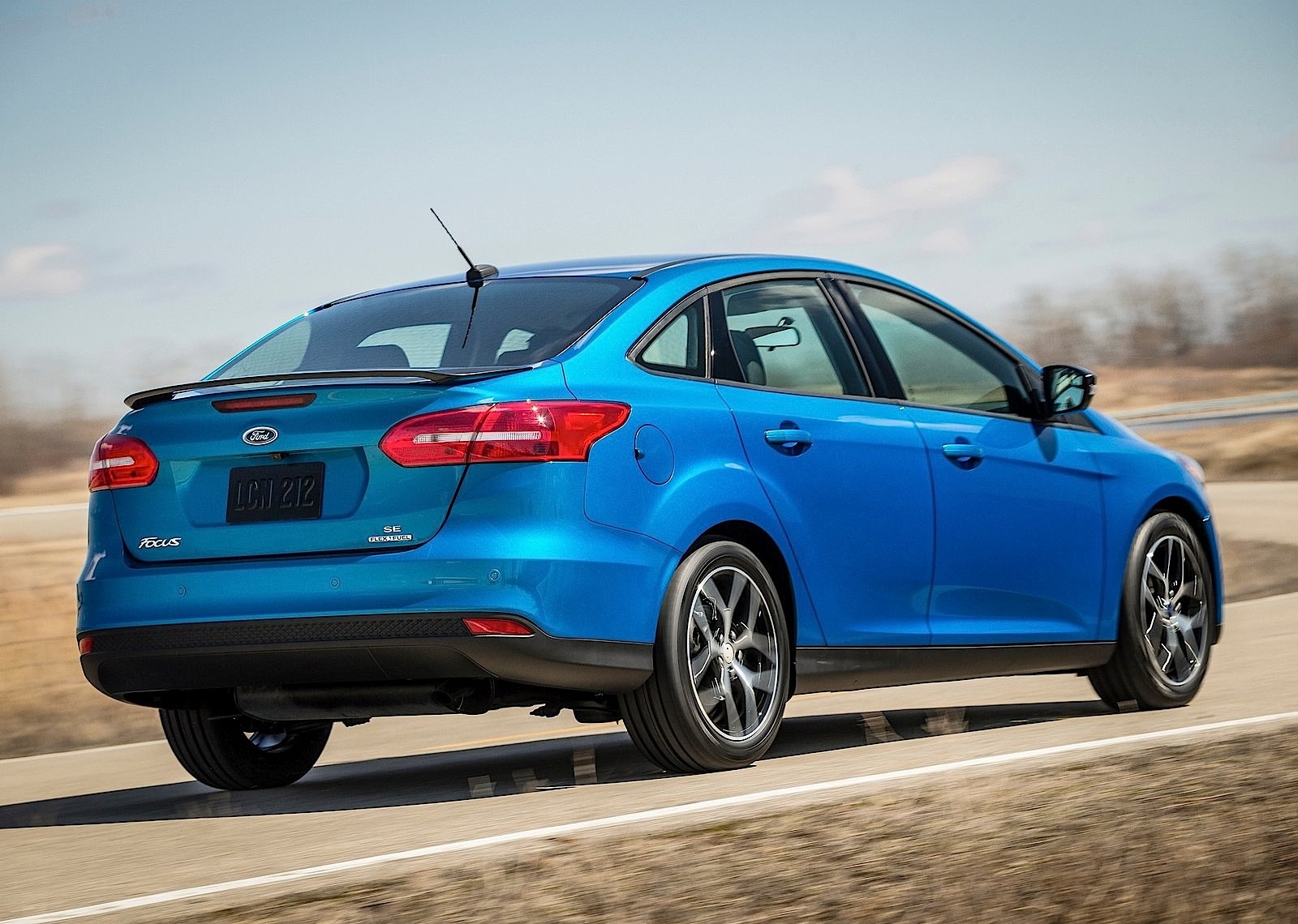 Ford Focus Sedan photo 14