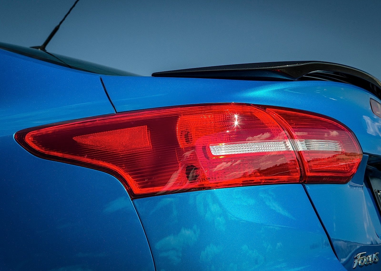 Ford Focus Sedan photo 18