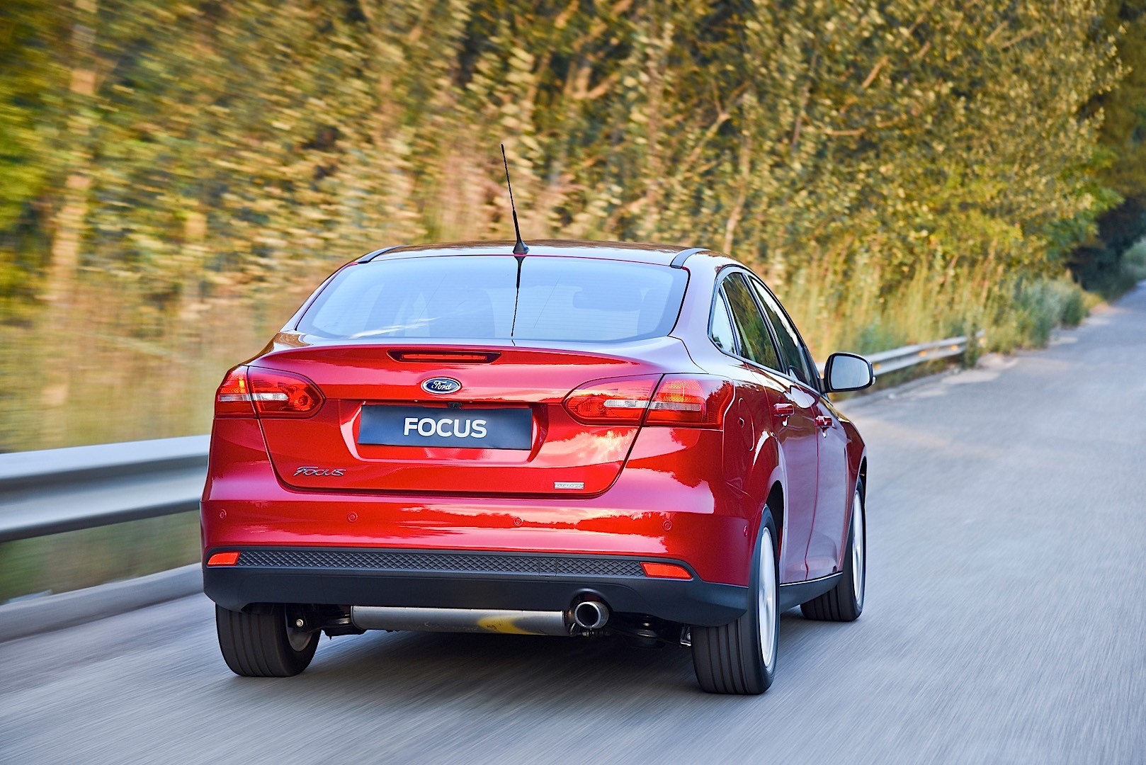 Ford Focus Sedan photo 23