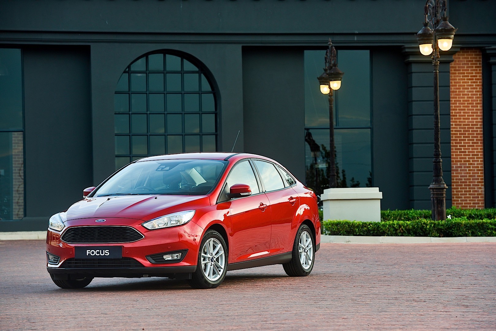 Ford Focus Sedan photo 25