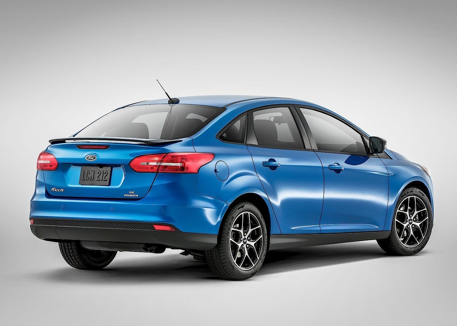 Ford Focus Sedan photo 5