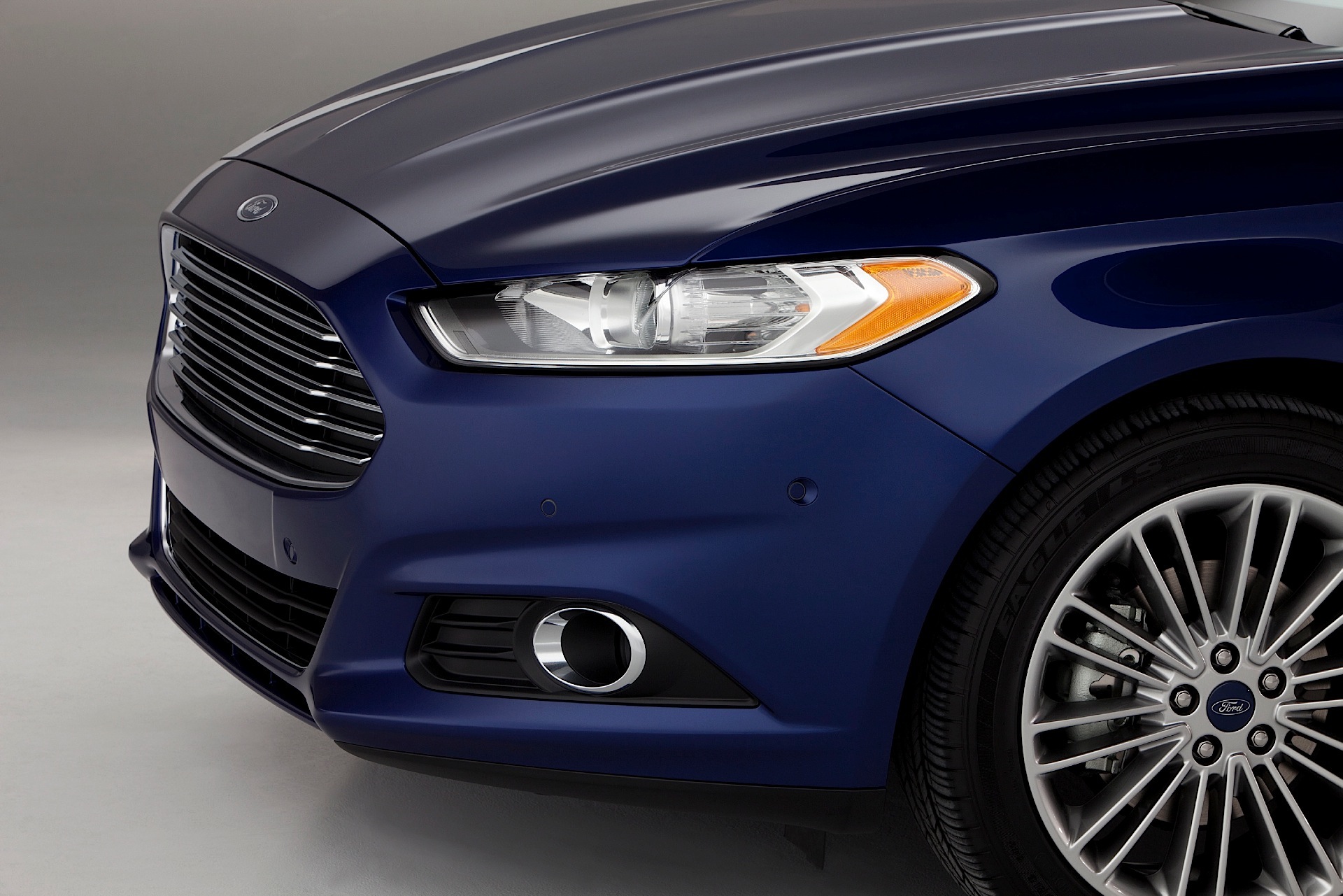 Ford Fusion North American photo 11