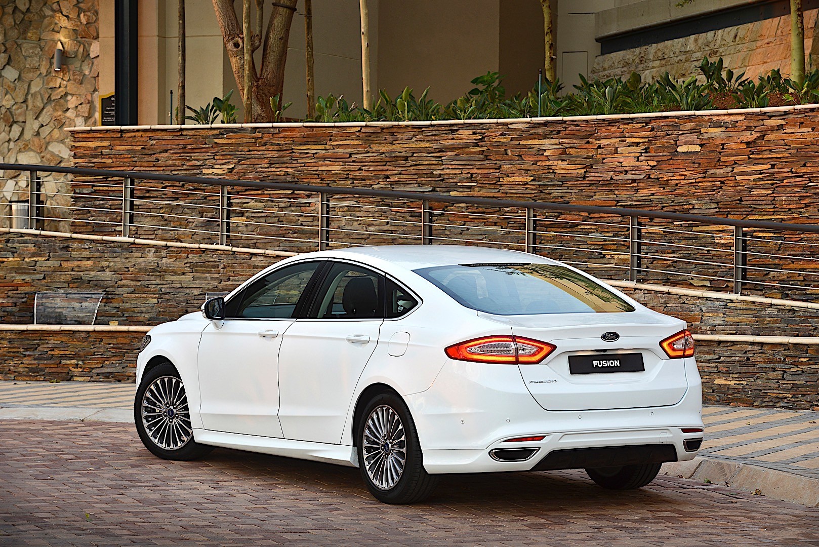 Ford Fusion North American photo 21