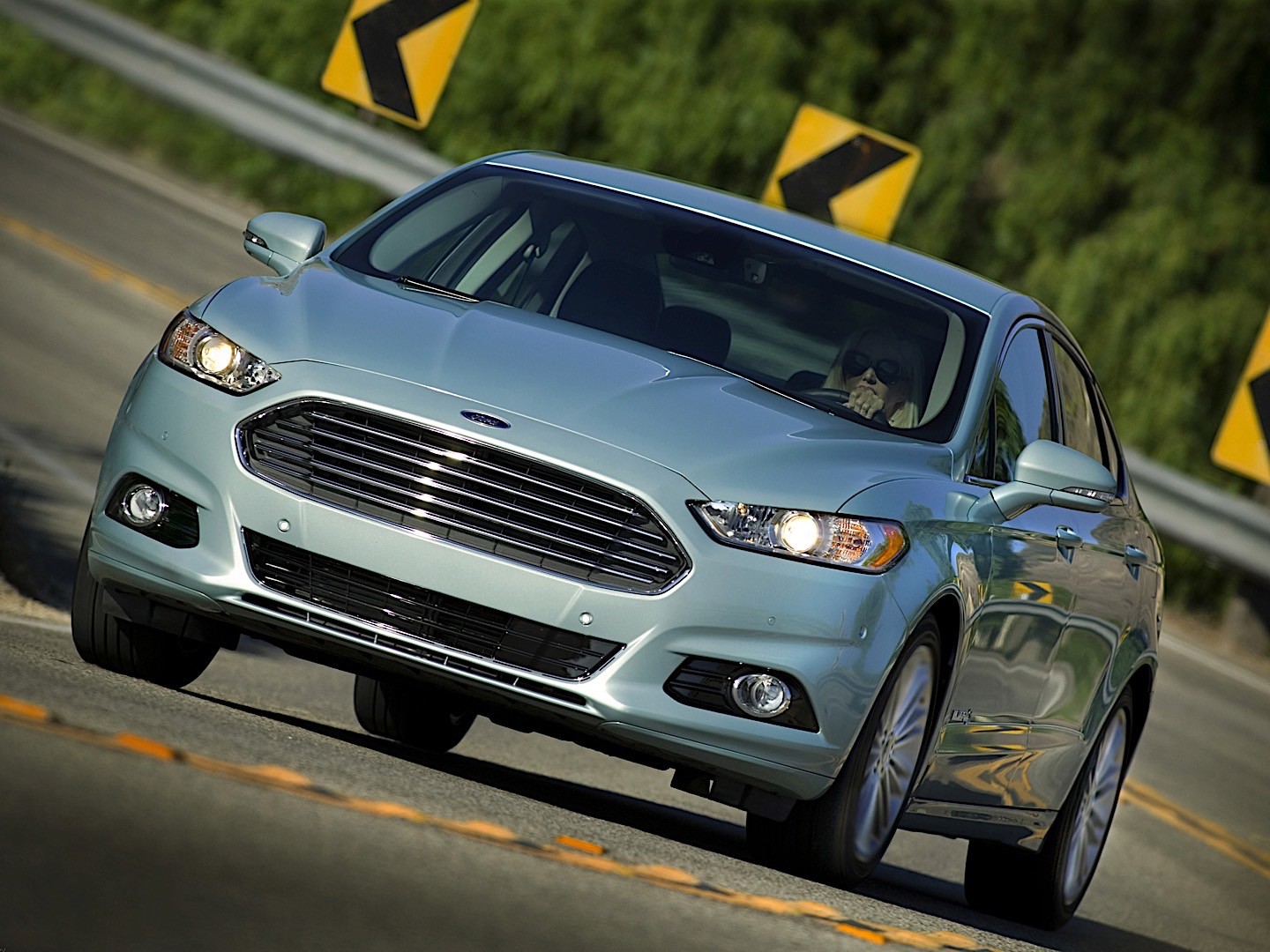 Ford Fusion North American photo 23