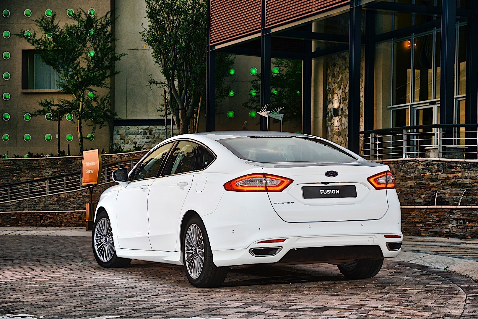 Ford Fusion North American photo 26