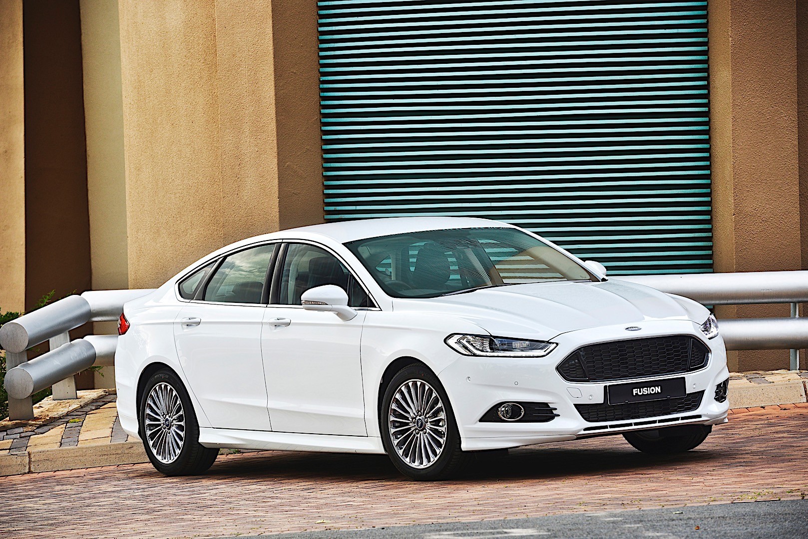 Ford Fusion North American photo 27