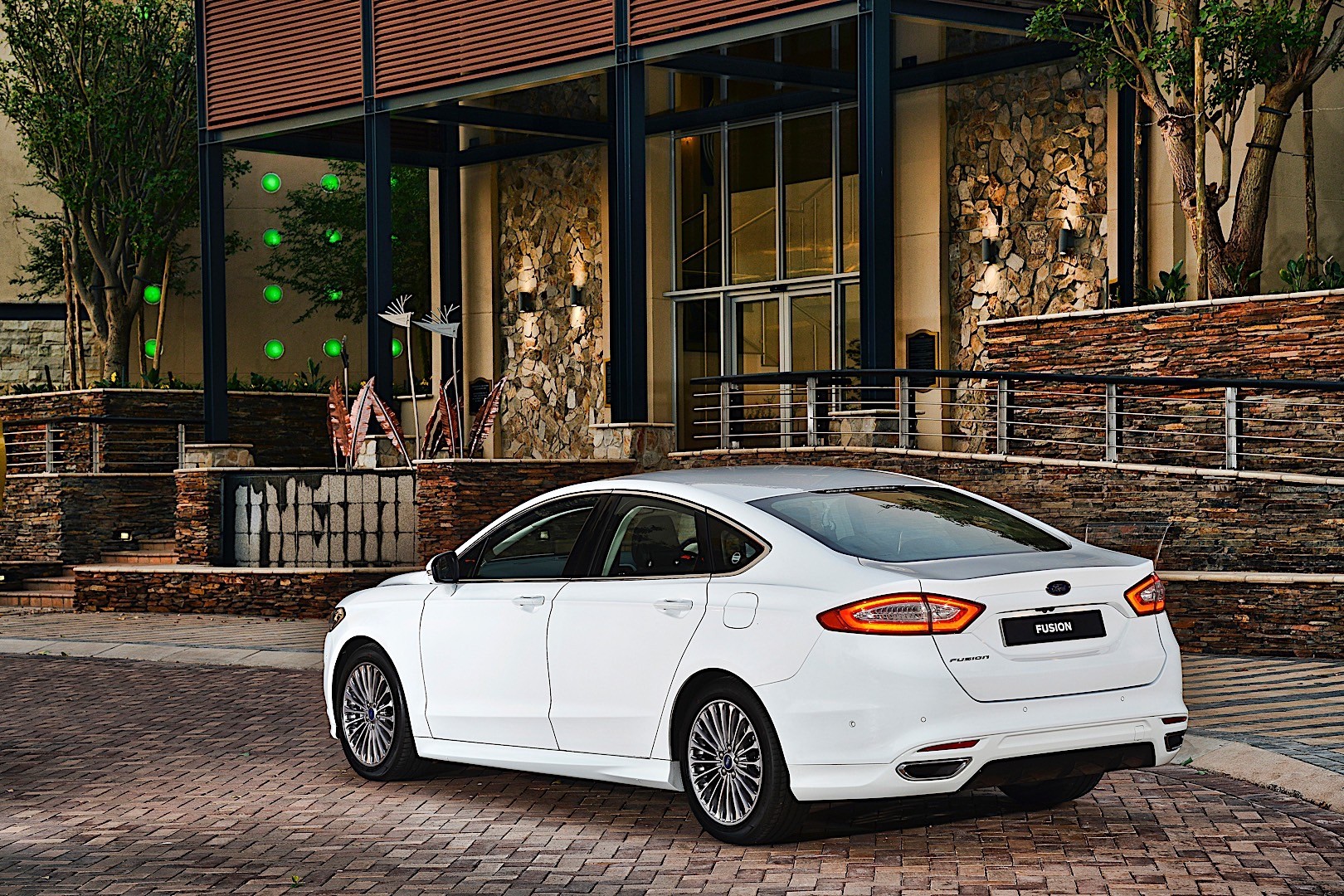 Ford Fusion North American photo 30