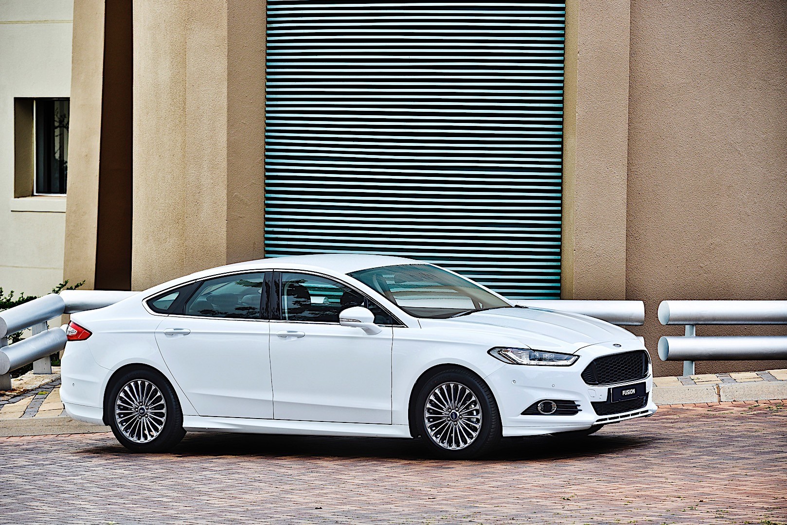 Ford Fusion North American photo 37