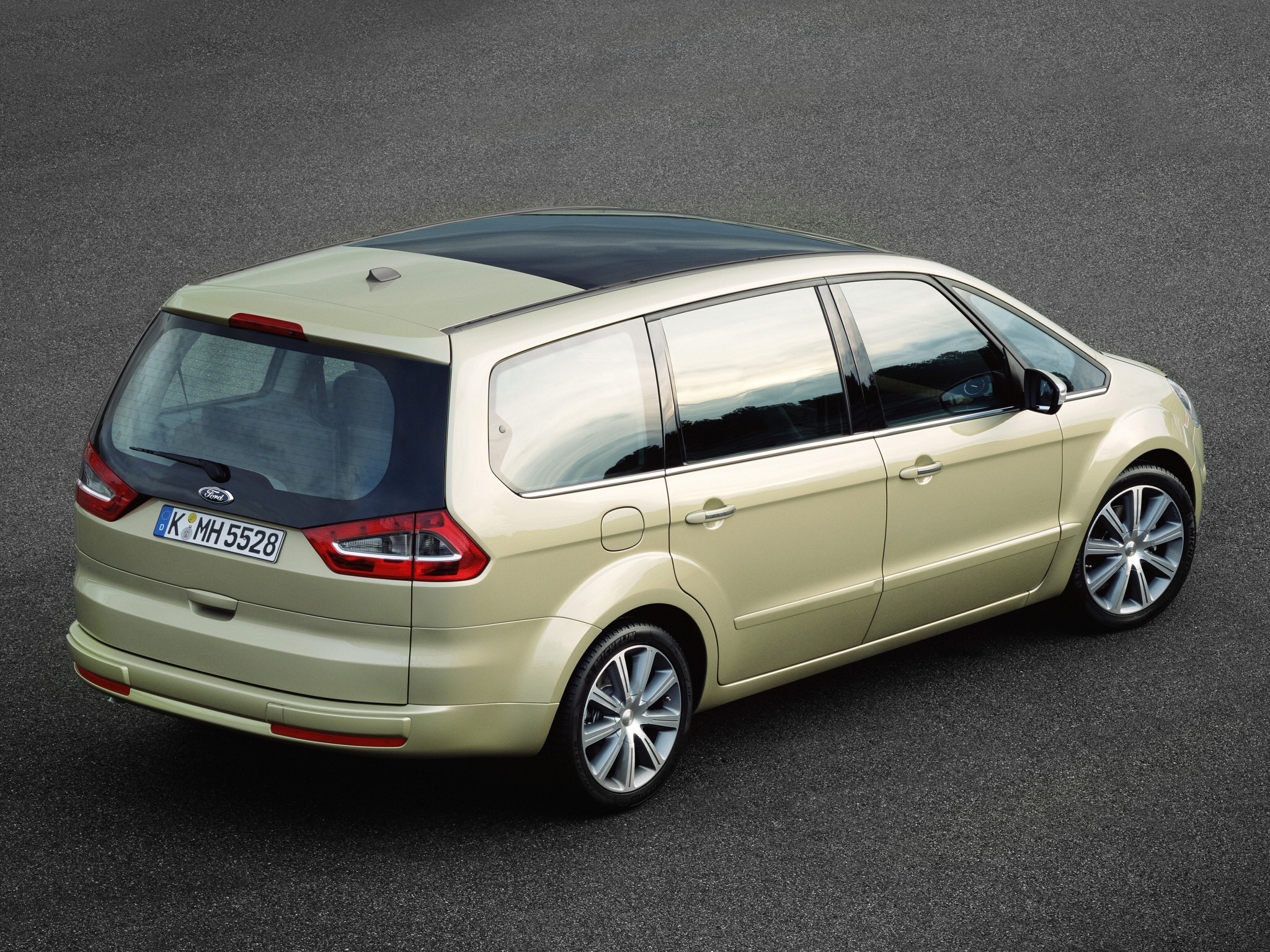 Ford Galaxy photo 8