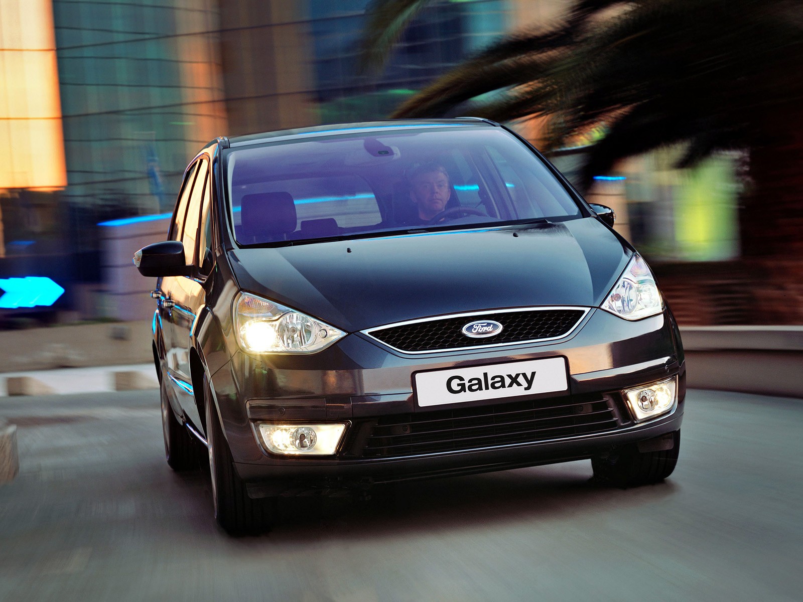 Ford Galaxy photo 16
