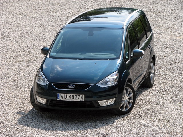 Ford Galaxy photo 2